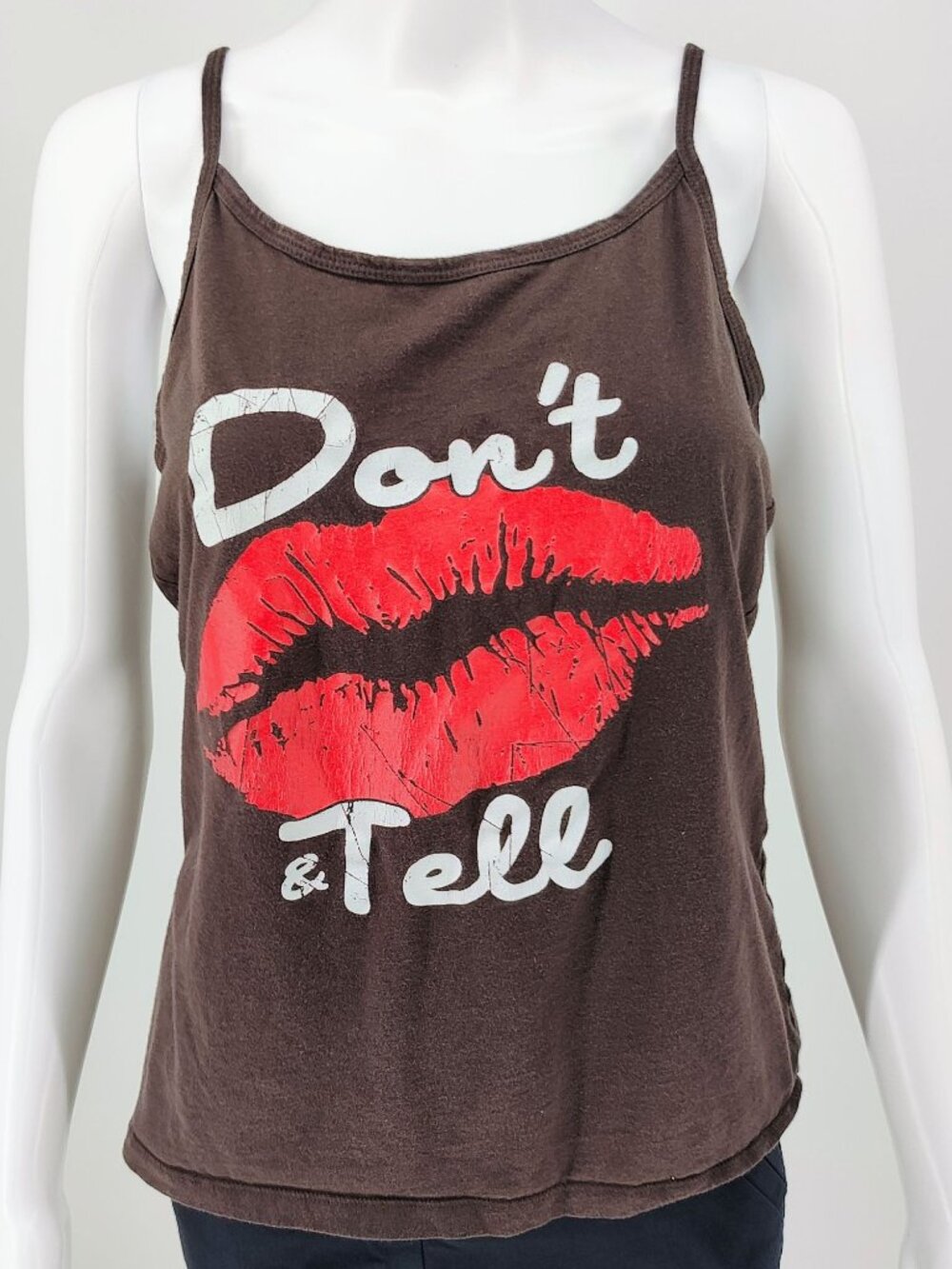 Bella "Don't Kiss & Tell" Lips Graphic Brown Spaghetti Strap Tank Top (XL)